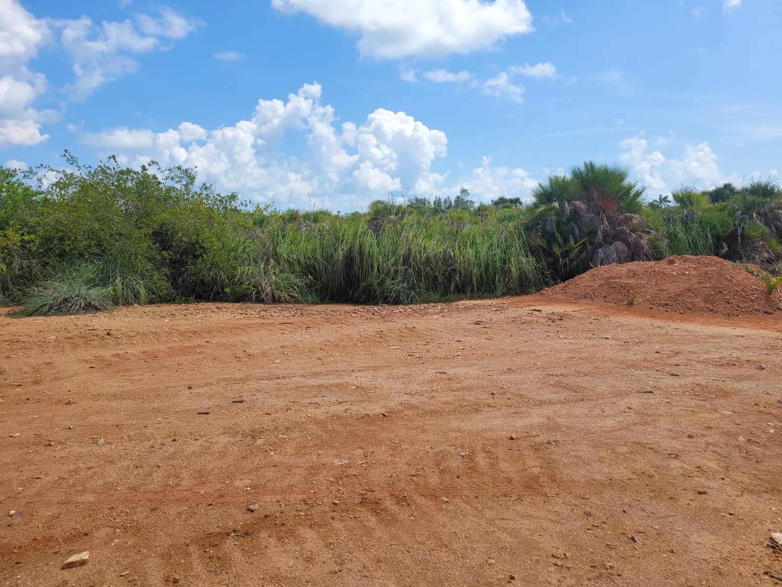 PL0029 – VACANT LOT – READY TO BUILD – 750 ft walk to the public beach - Photo 4