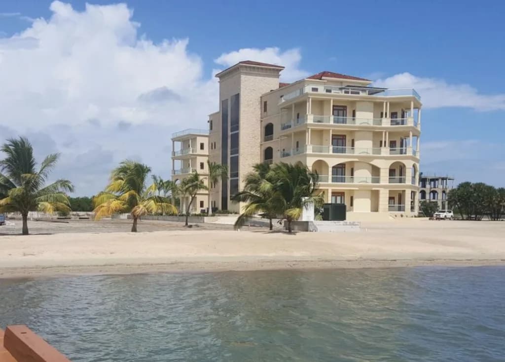 PC0011 – Luxury Beachfront Condominium – 2 Bedroom - Photo 7