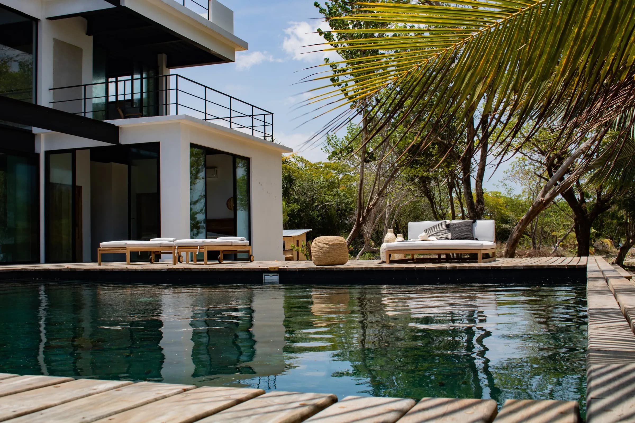 PH0006 – Brand New Modern Build – 4 Bedroom Beachfront Villa - Photo 8