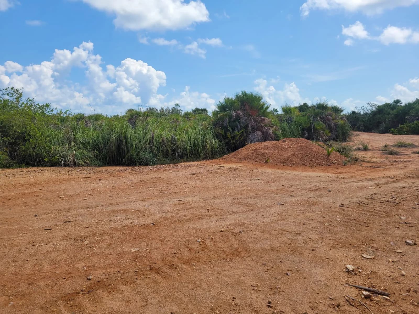 PL0029 – VACANT LOT – READY TO BUILD – 750 ft walk to the public beach - Photo 2
