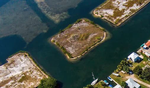 PI0015 – 0.75 acre private island in the middle of town