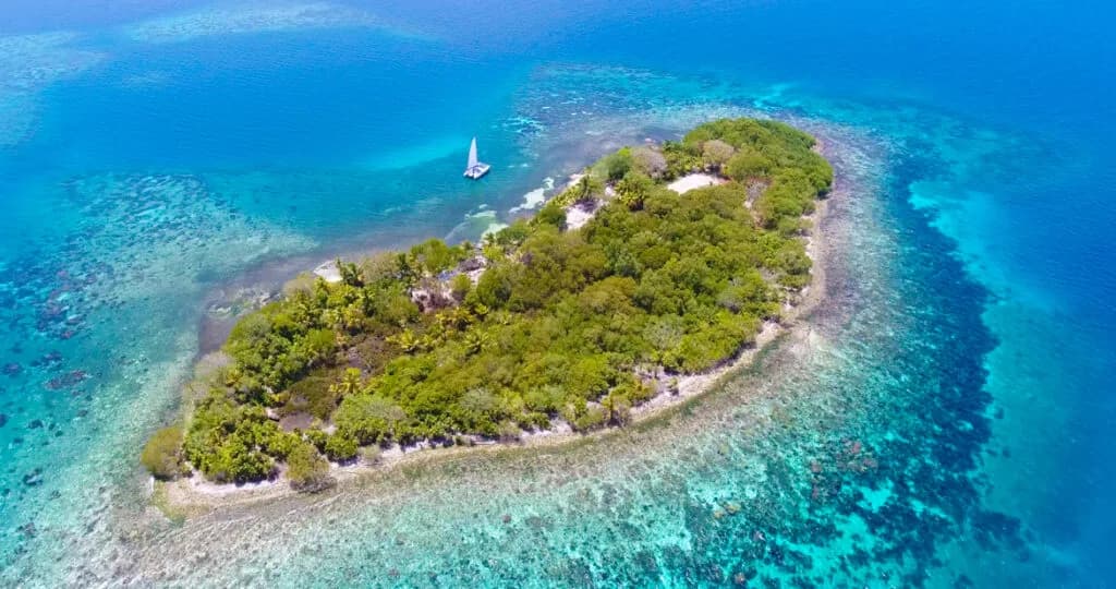PI0006 – 3.631 ACRE STUNNING PRIVATE ISLAND – ZAMA CAYE