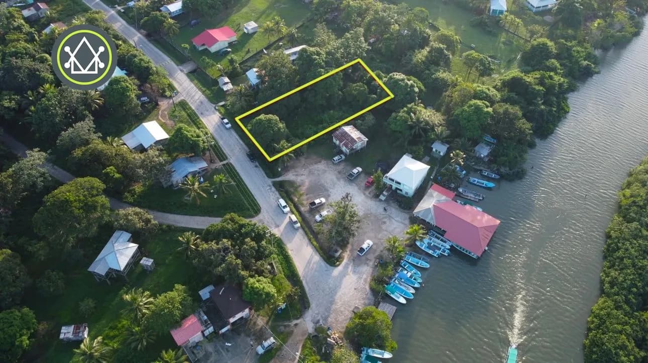 PL0133 – Versatile Lot with Road Frontage – Ideal for Business or Dream Home! - Photo 6
