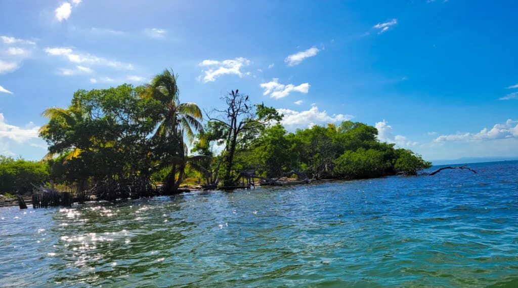 PI0037 – 2.4-Acre Oceanfront Property on the Tobacco Caye Range – Belize