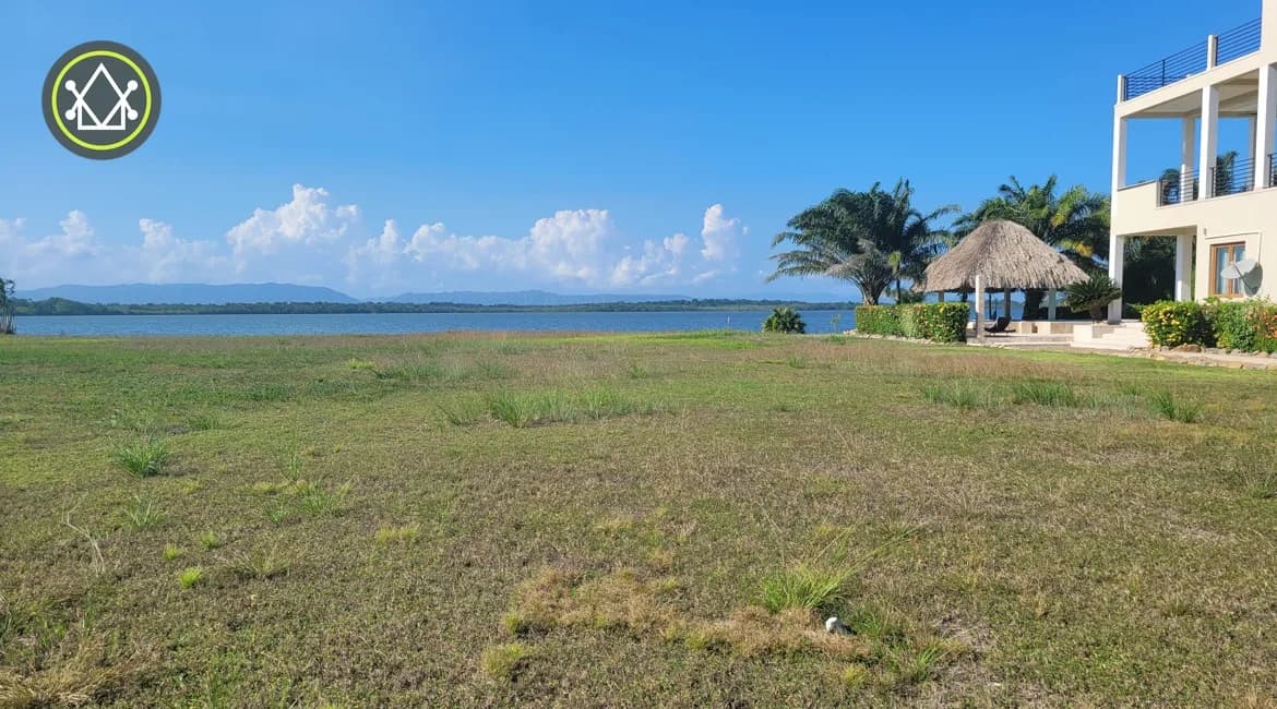 PL0064 – Exclusive Residential Waterfront Lot in Gated Development – Prime Location! - Photo 6