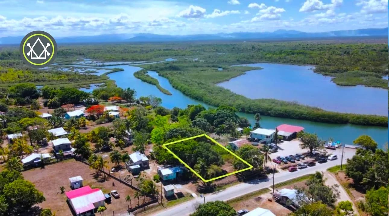 PL0133 – Versatile Lot with Road Frontage – Ideal for Business or Dream Home! - Photo 3