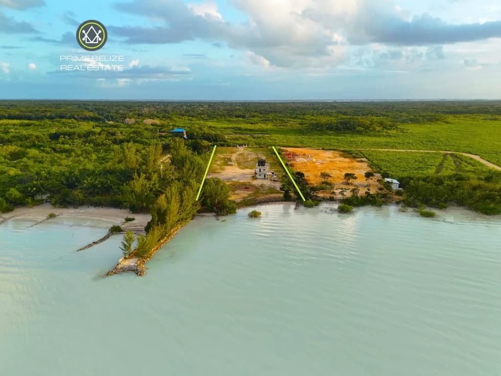 PH0068 – Remarkable 1.8-Acre Beachfront Property Featuring Solar Power and a 1-Bedroom Home in Sarteneja, Belize