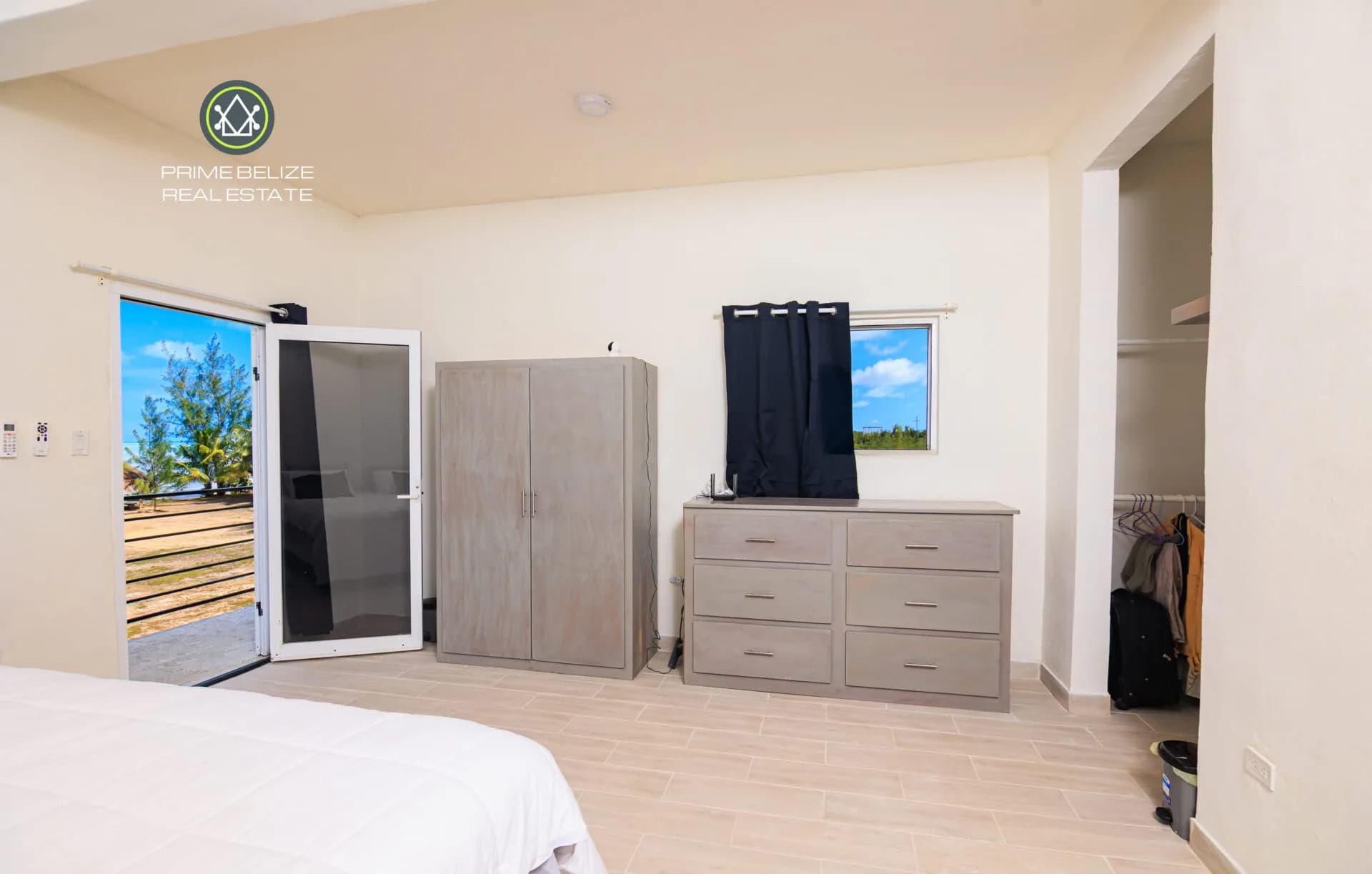 PH0068 – Remarkable 1.8-Acre Beachfront Property Featuring Solar Power and a 1-Bedroom Home in Sarteneja, Belize - Photo 4