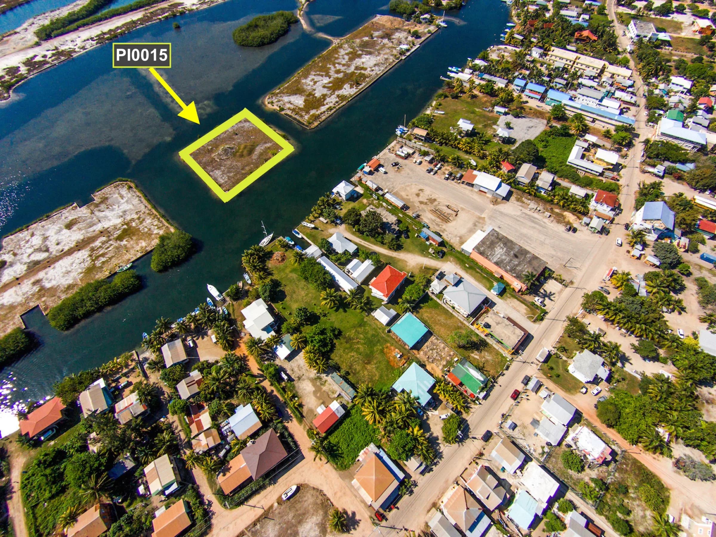 PI0015 – 0.75 acre private island in the middle of town - Photo 5