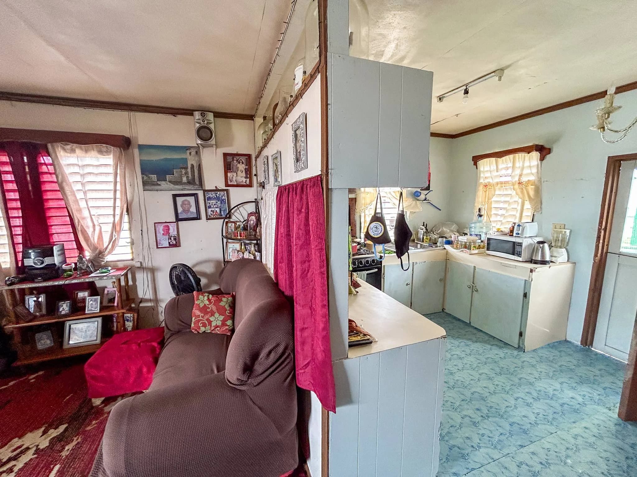 PH0048 – Charming Beachfront Property in Southern Belize - Photo 2